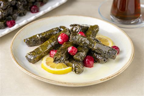 vişneli yaprak sarma nefis yemek tarifleri